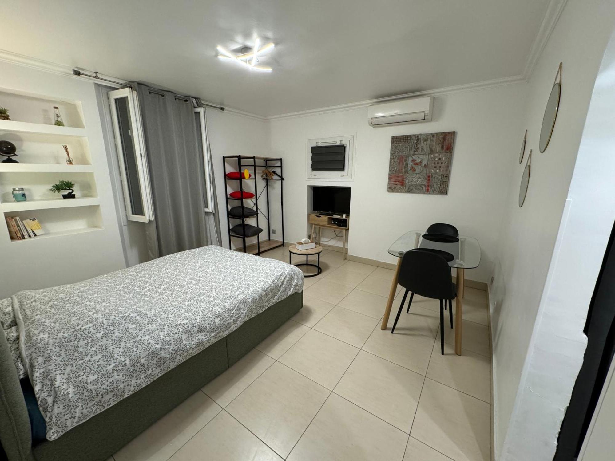 Appartement Grand Studio, Parking Prive, Cuisine Separee Cannes